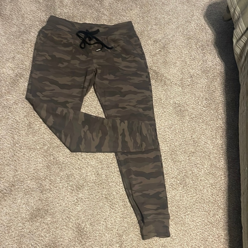 Zyia Active Camo Unwind Joggers